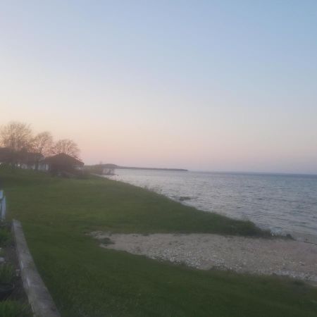 סיינט איגנס Bayview Lakefront Inn מראה חיצוני תמונה
