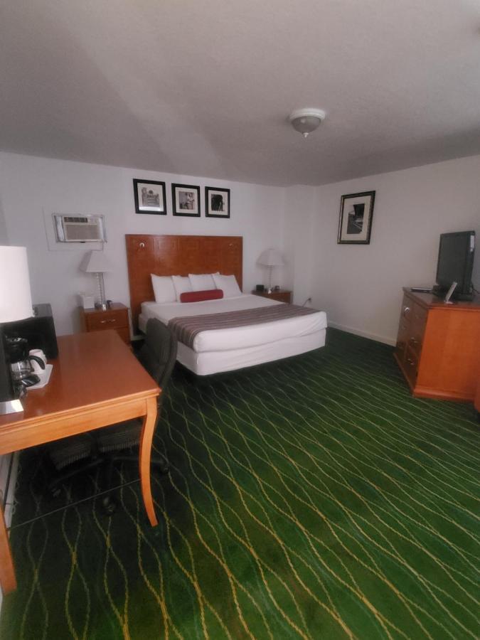 סיינט איגנס Bayview Lakefront Inn מראה חיצוני תמונה