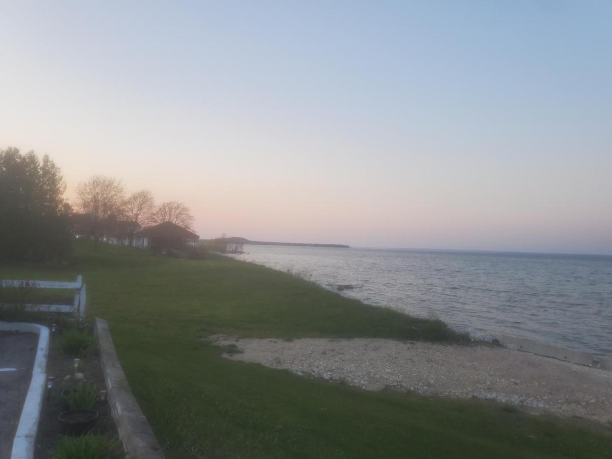 סיינט איגנס Bayview Lakefront Inn מראה חיצוני תמונה