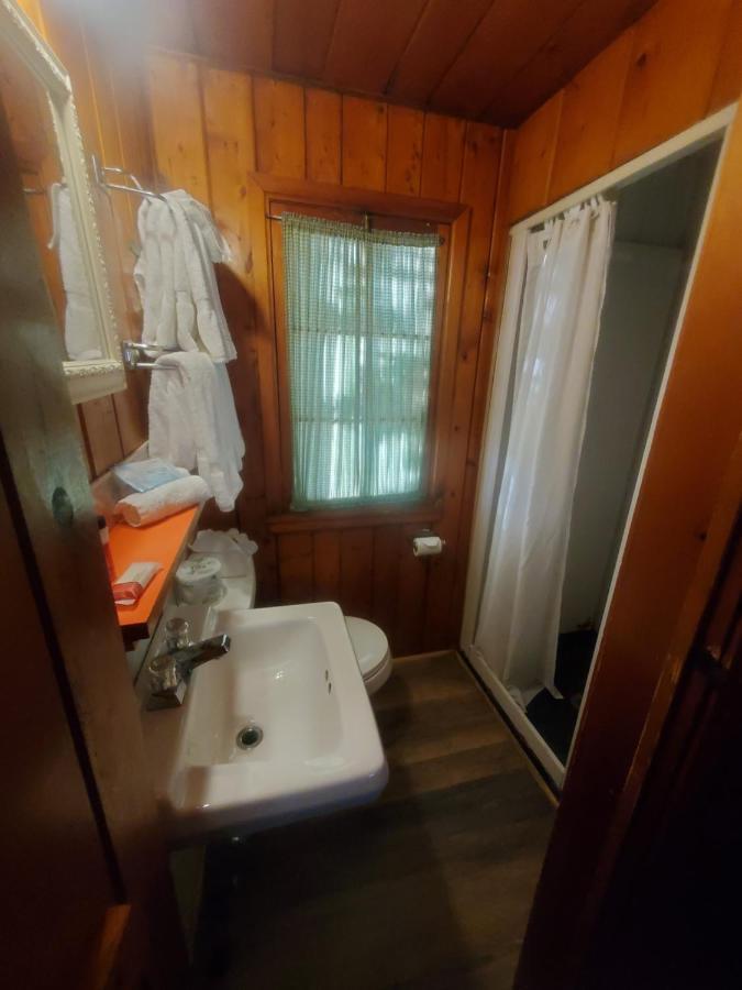 סיינט איגנס Bayview Lakefront Inn מראה חיצוני תמונה