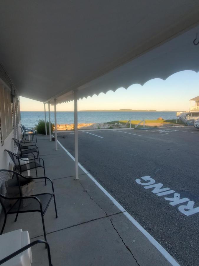 סיינט איגנס Bayview Lakefront Inn מראה חיצוני תמונה
